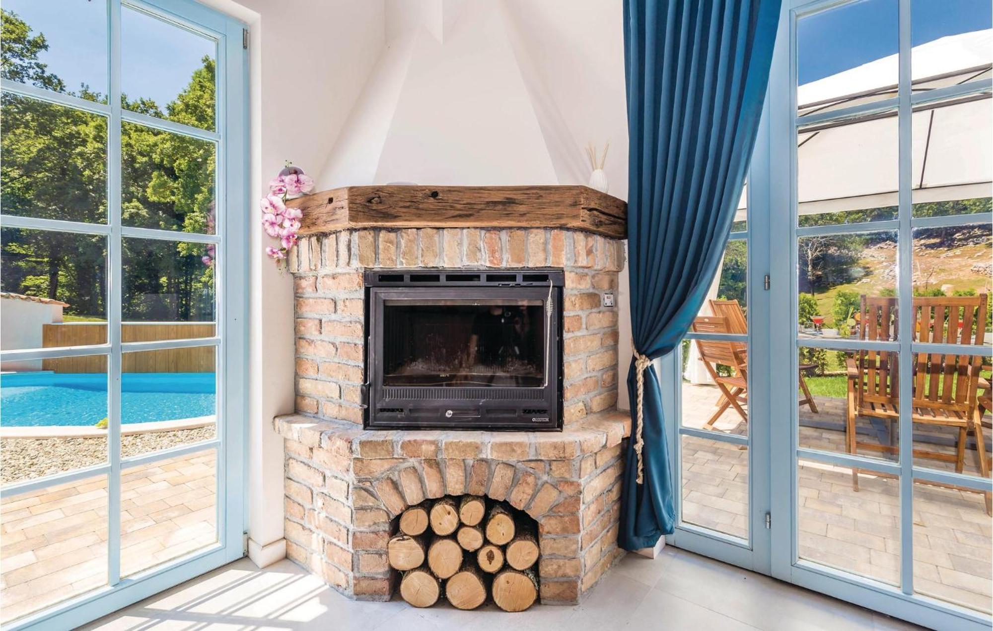 Stunning Home In Jurdani With Wifi Mucici Extérieur photo