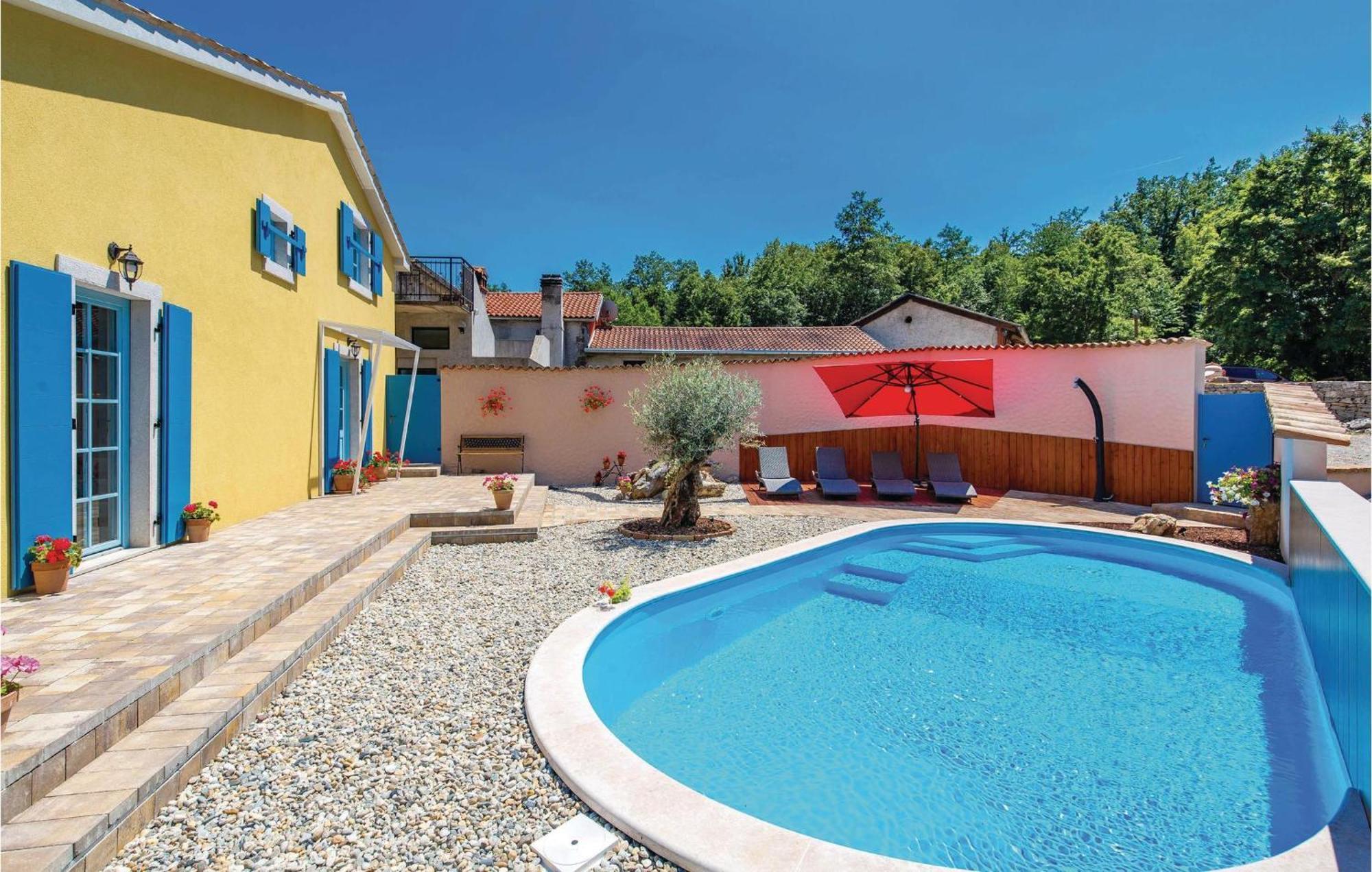 Stunning Home In Jurdani With Wifi Mucici Extérieur photo